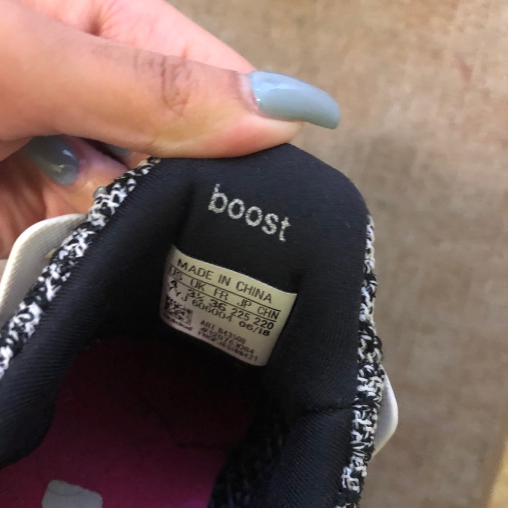 Adidas Ultraboost - Picture 3 of 5